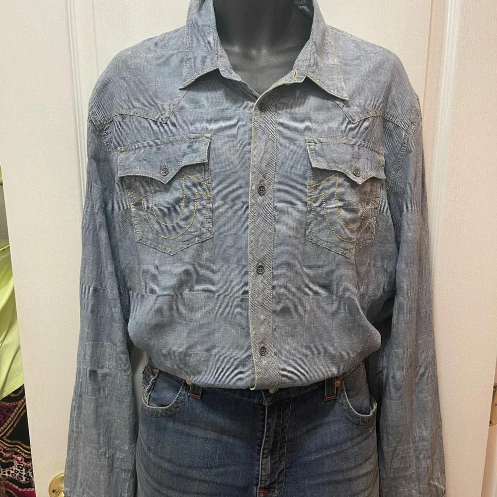 True relation men button-down shirts size 3X. Old looking style great conditions